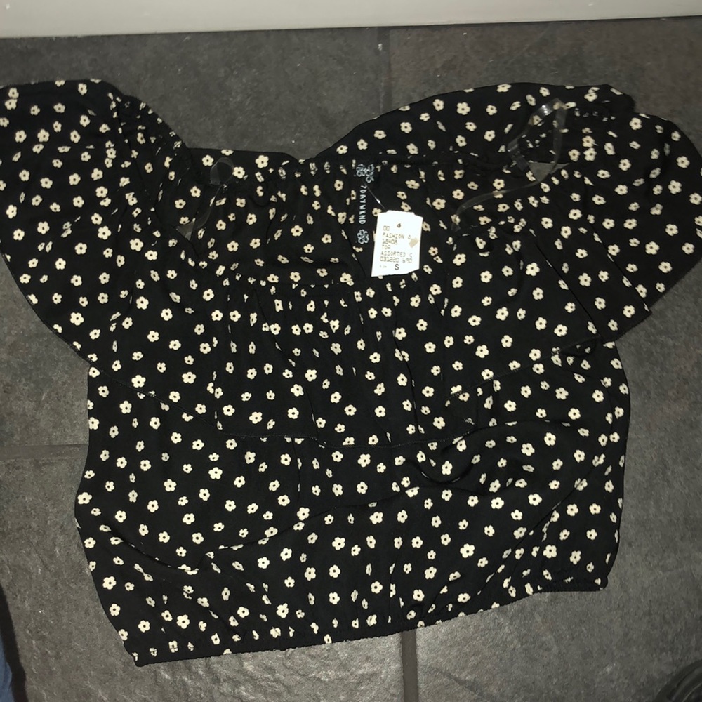 Floral cropped off the shoulder top